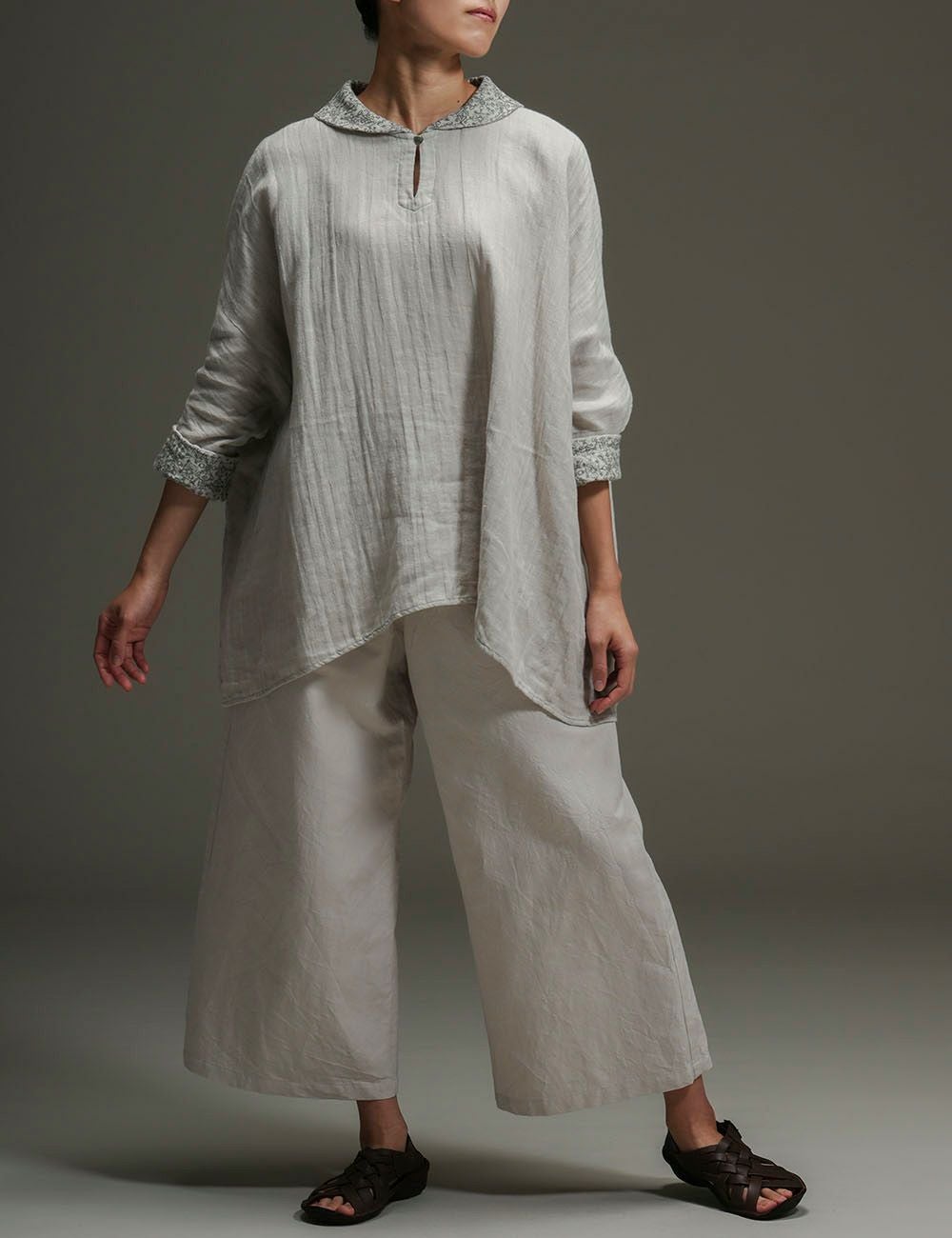 海のこぎん柄刺繍プルオーバー筆草（ふでくさ） | 石見銀山 群言堂