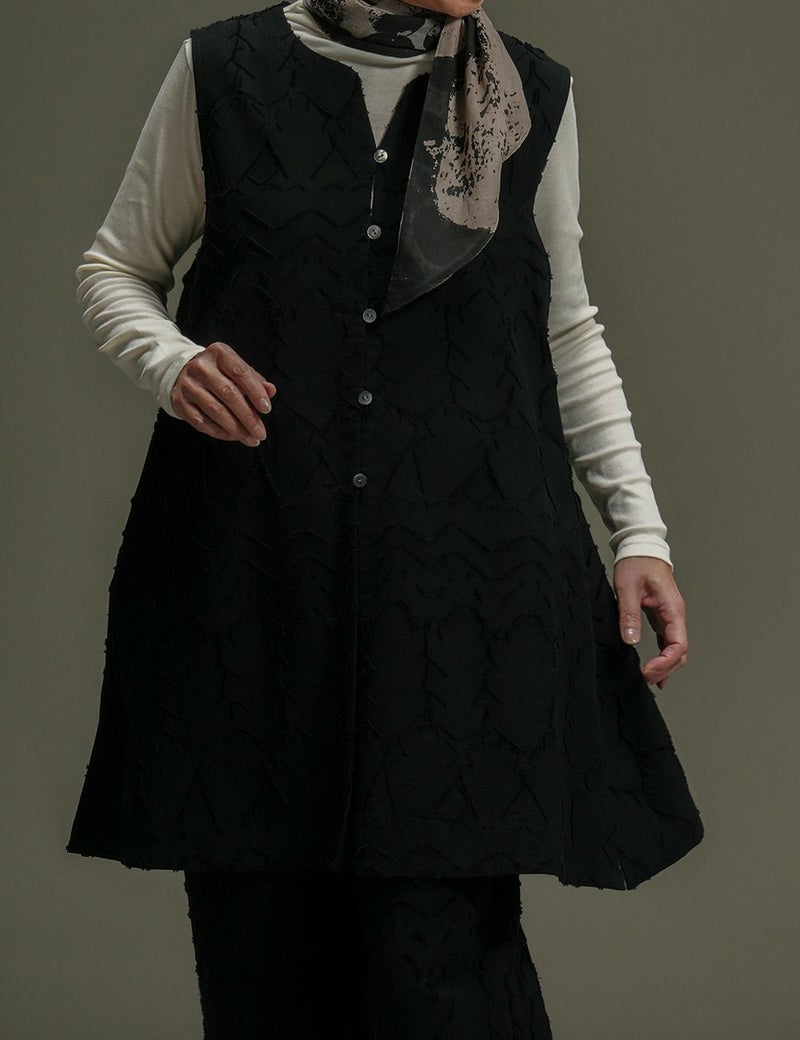 珊瑚ジャガードベスト風蘭（ふうらん）